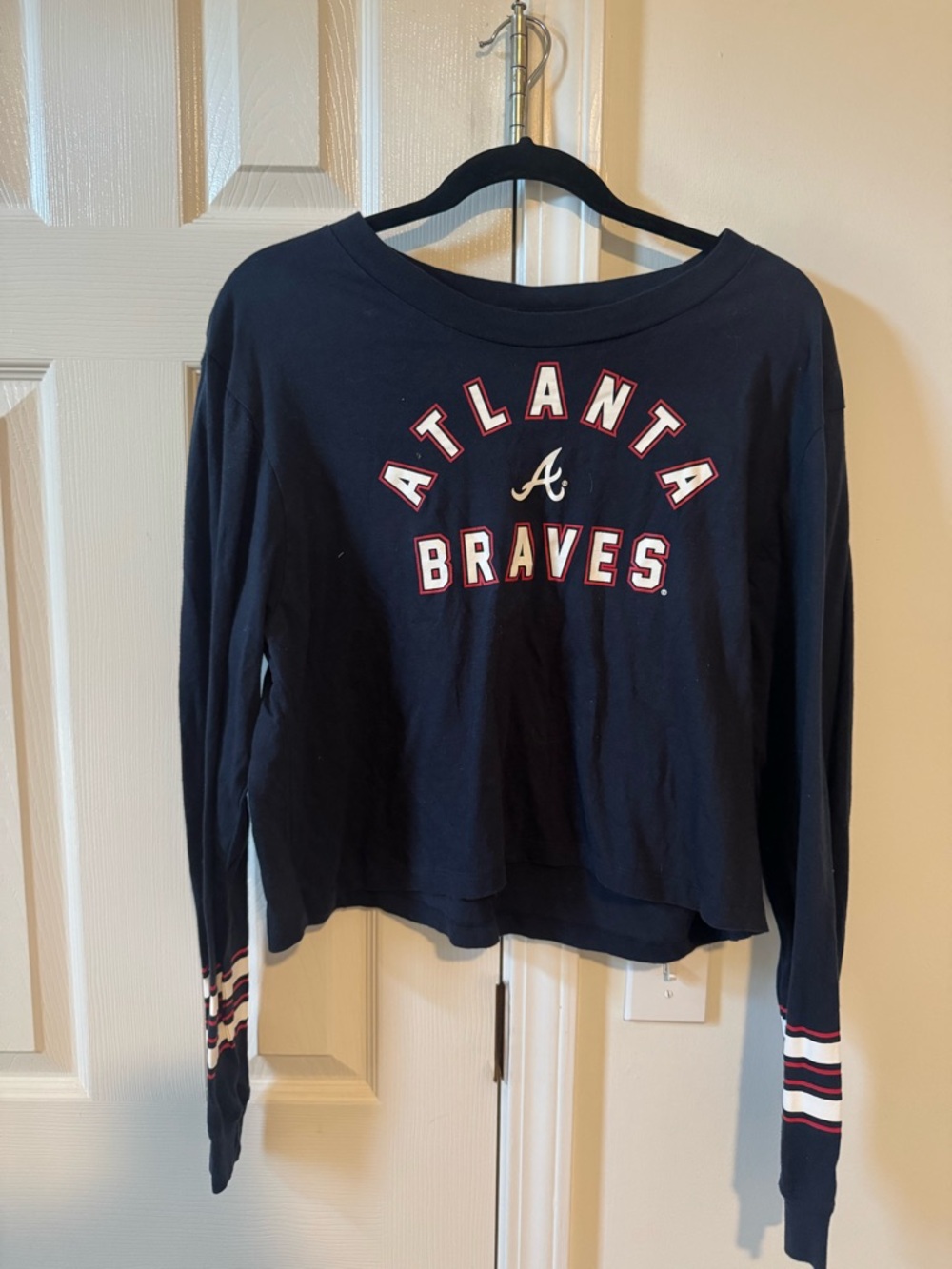 Atlanta Braves Navy Cropped Long Sleeve Tee
